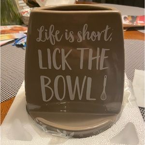 Utensil holder with spoon rest